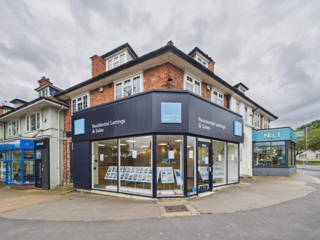 Main image of property: 2 Kingston Road, Willerby, Hull, East Riding Of Yorkshire, HU10 6BN