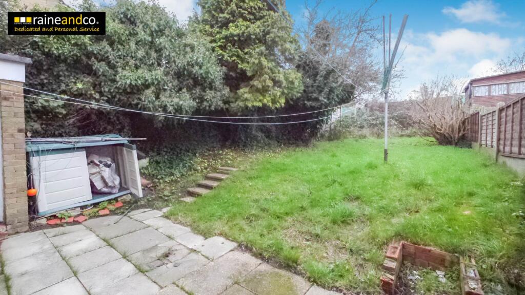 House in Hatfield, Roe Green - View 4
