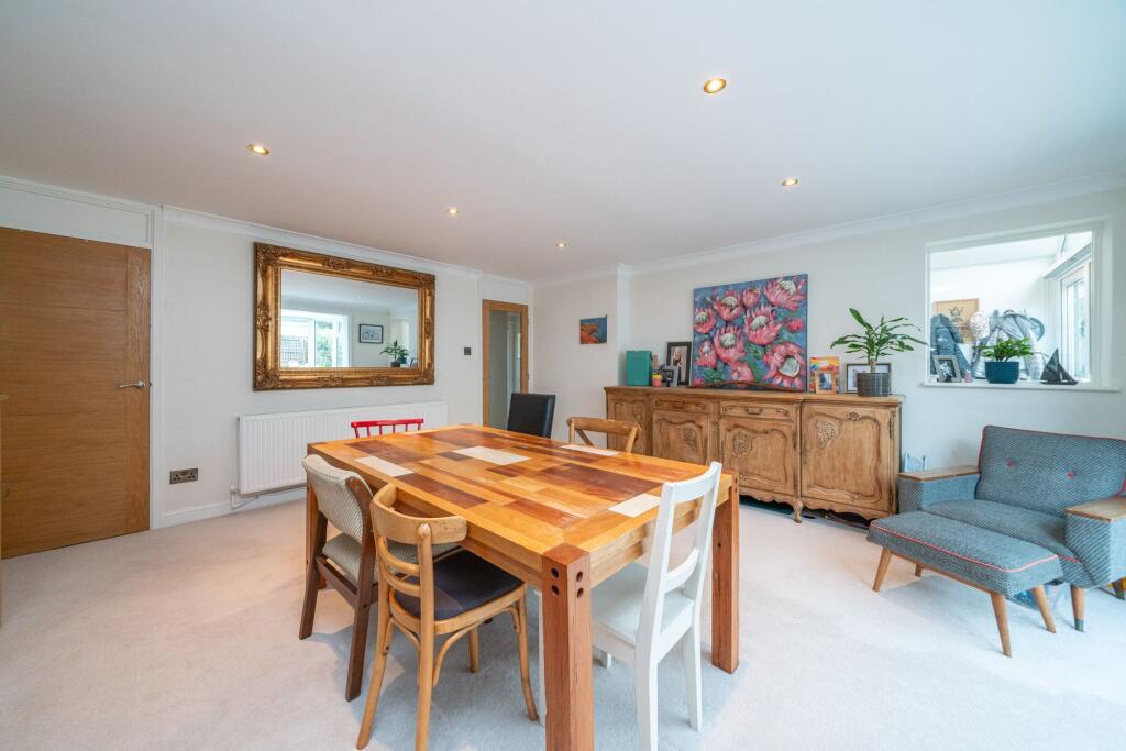 Cumberland Drive, Redbourn, AL3 photo 3