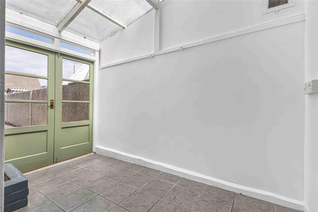 House in Greenhithe, Stone - More