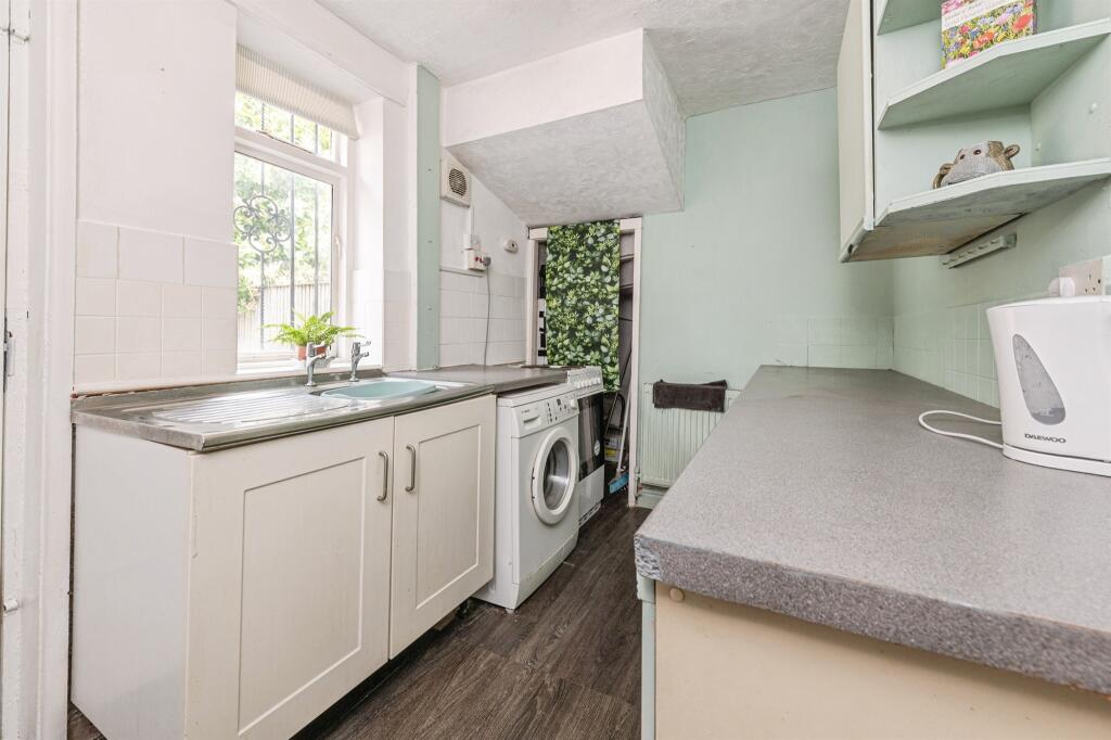House in Bradford, Trident - View 5