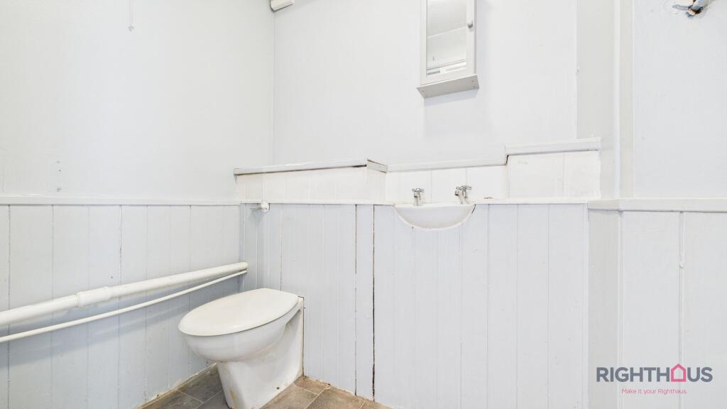 Apartment in Bradford, Low Moor - More