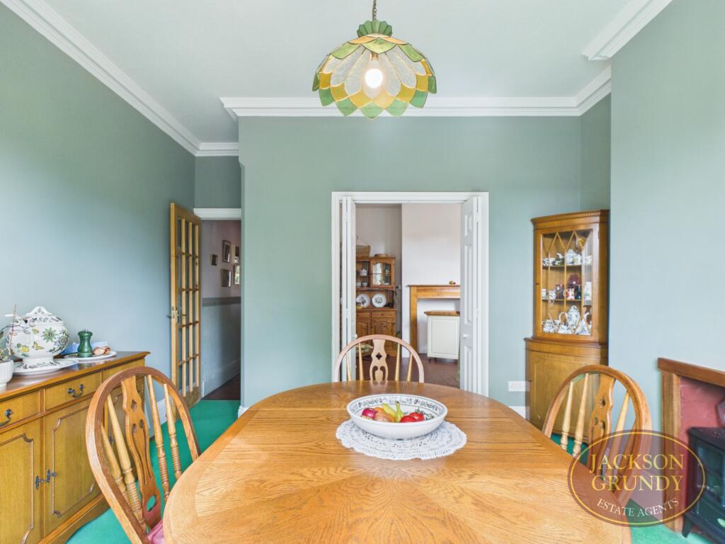 House in Northampton, Queen's Park - More