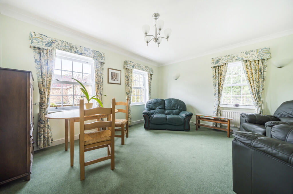 Brockhurst Lodge, Shortheath Road, Farnham, Surrey, GU9 - View 2