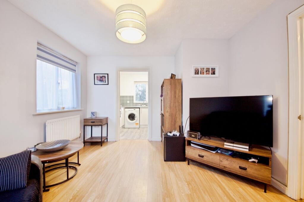 Lupin Close, ROMFORD, Essex, RM7 photo 3