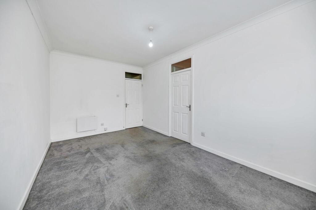 Yeats Close, Royston, SG8 photo 4