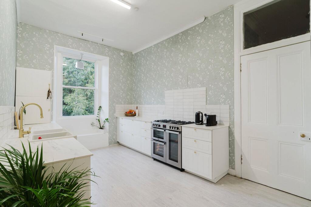 Apartment in Edinburgh - More