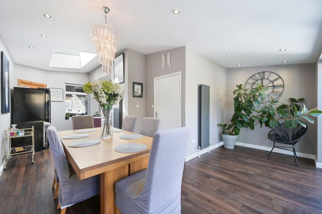 House in Epsom - View 3
