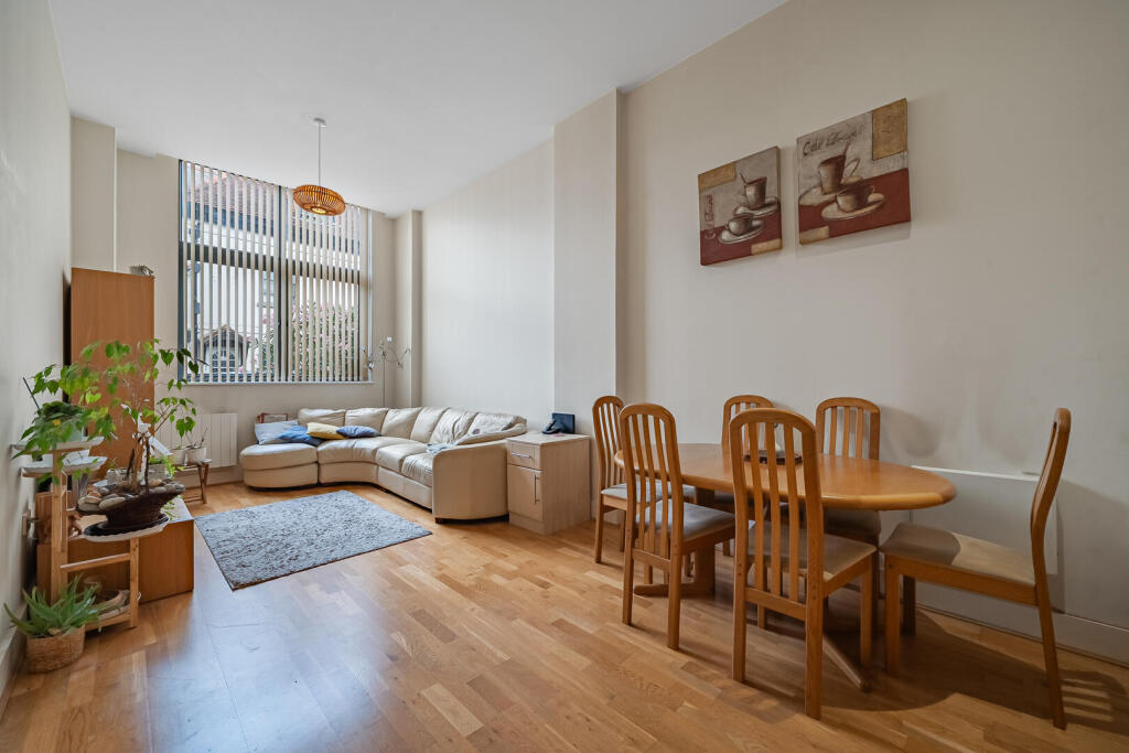 Apartment in Runnymede, Chertsey - View 5