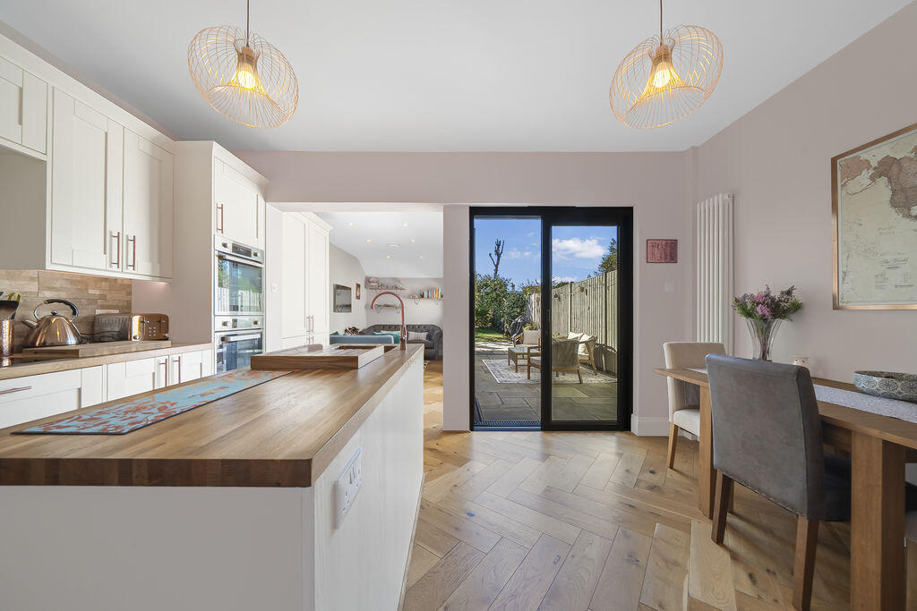 House in Runnymede, Addlestone - View 2