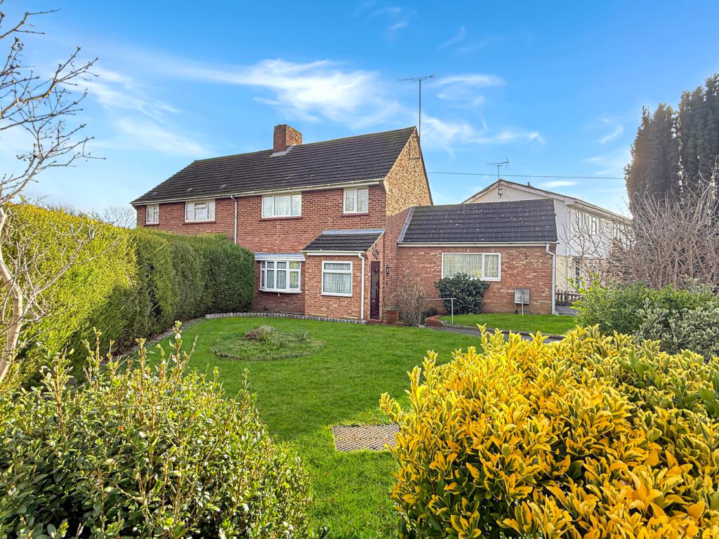 3-bed semi-detached on Deanery Hill, Braintree, CM7, £325,000