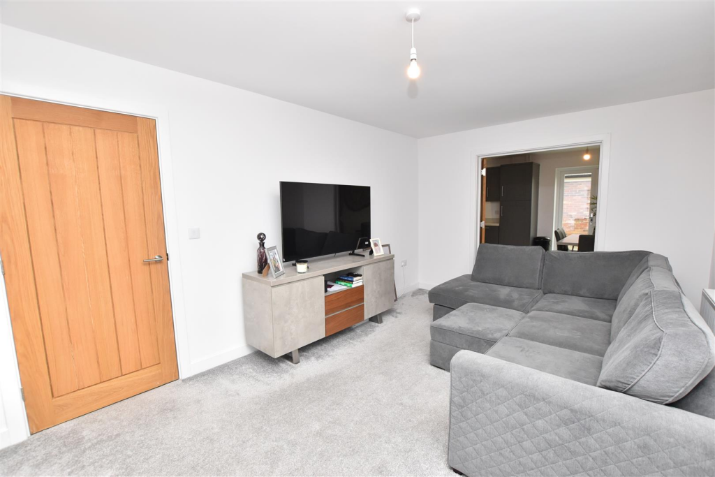 House in Grimsby, Waltham - View 4