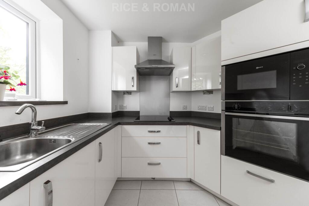 Birch Place, Crowthorne photo 4