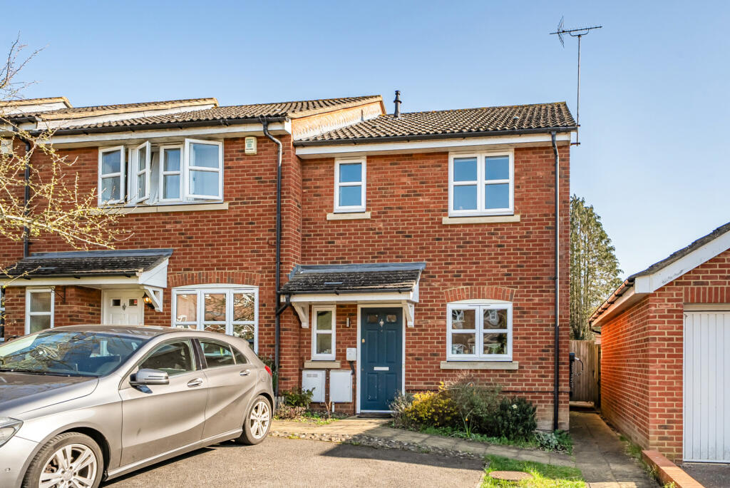 3-bed terraced on Orpington Close, Twyford, Reading, RG10, £500,000