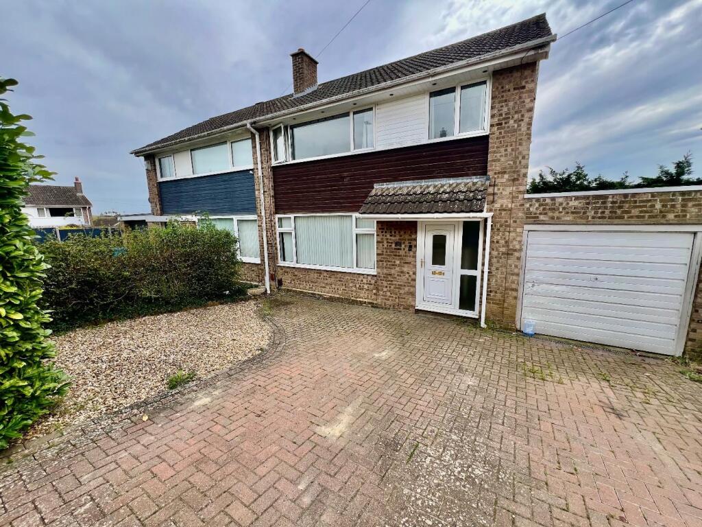 3-bed semi-detached on Lancaster Road, Rothwell, Kettering, £245,000