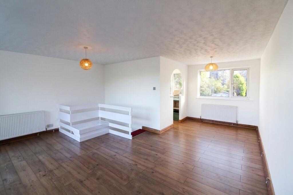 Turnlee Drive, Glossop, SK13 photo 2