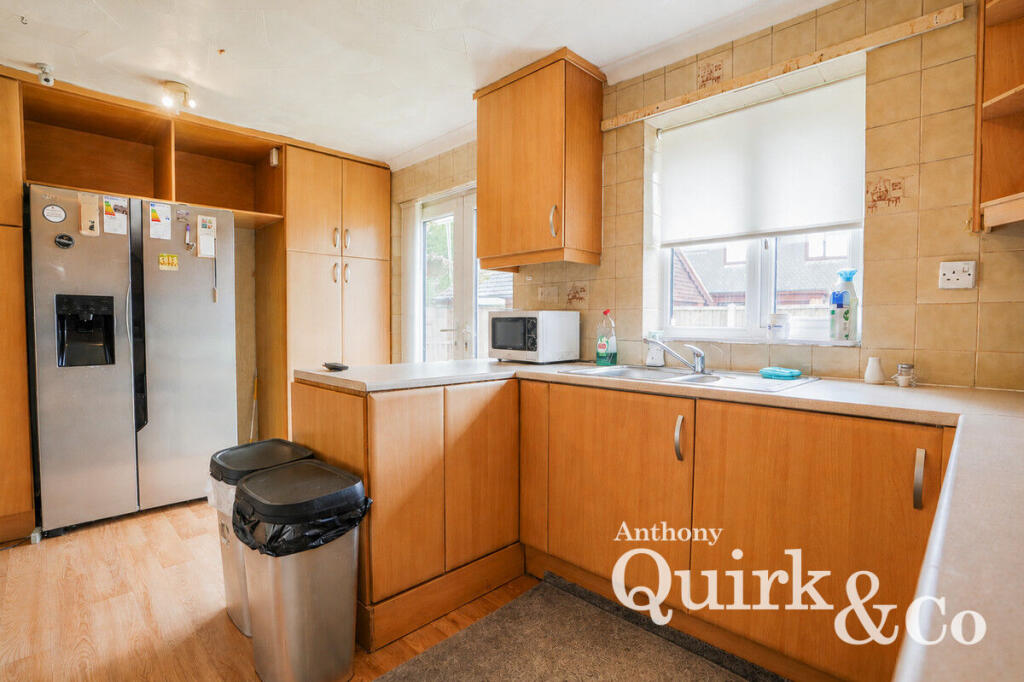House in Castle Point, Canvey Island - View 4