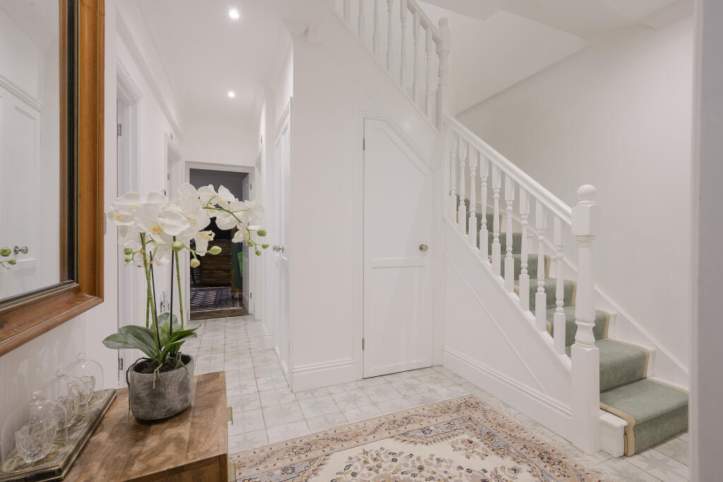 Home Park Road, London, SW19 - View 3