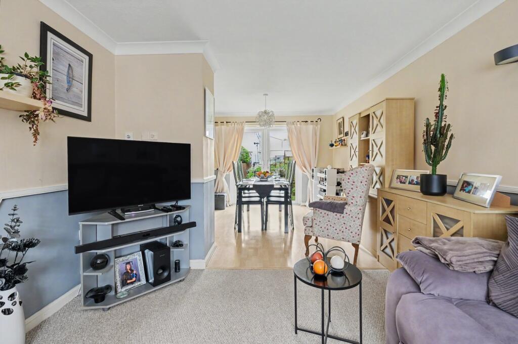 Dorset Avenue, Great Baddow, Chelmsford, CM2 photo 4