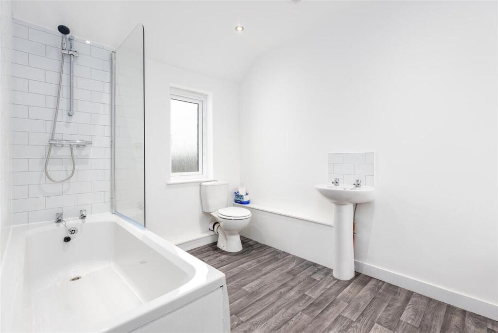 Apartment in Watford - More