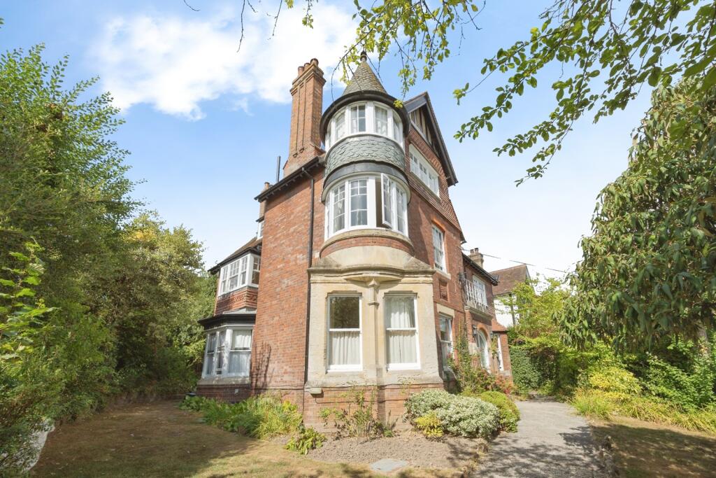 Apartment in Tunbridge Wells, Kent
