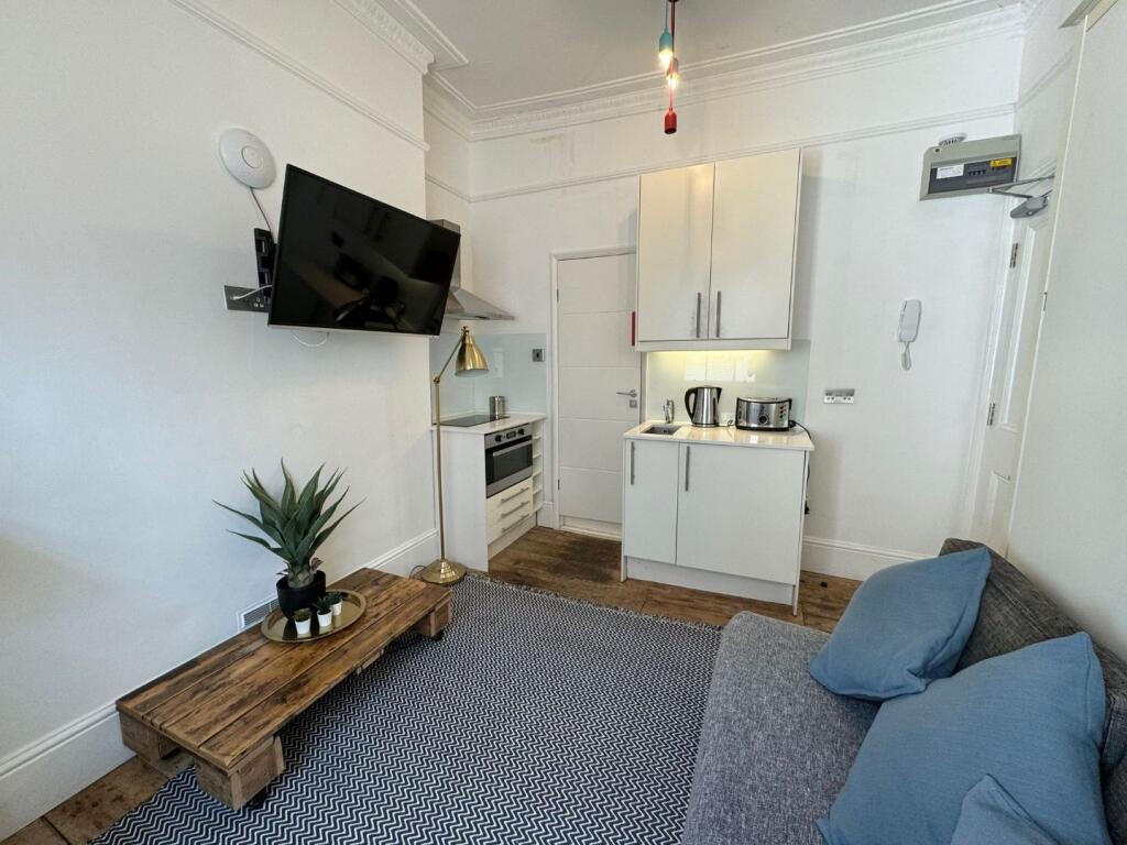 Studio flat for rent
