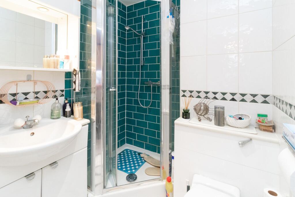Apartment in Edgware, Broadfields, London Borough of Barnet - View 5