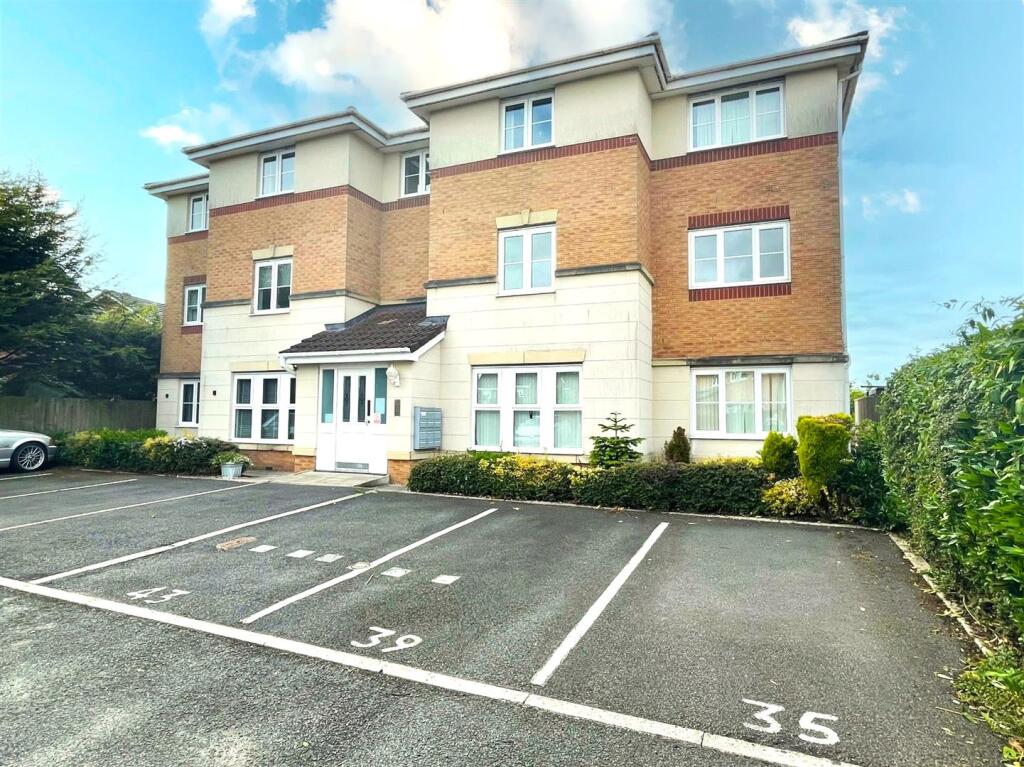 Main image of property: Holmecroft Chase, Westhoughton, Bolton