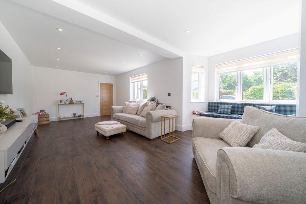 Pine Grove, Weybridge - View 2