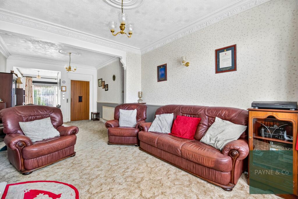 House in London, Barkingside - View 4
