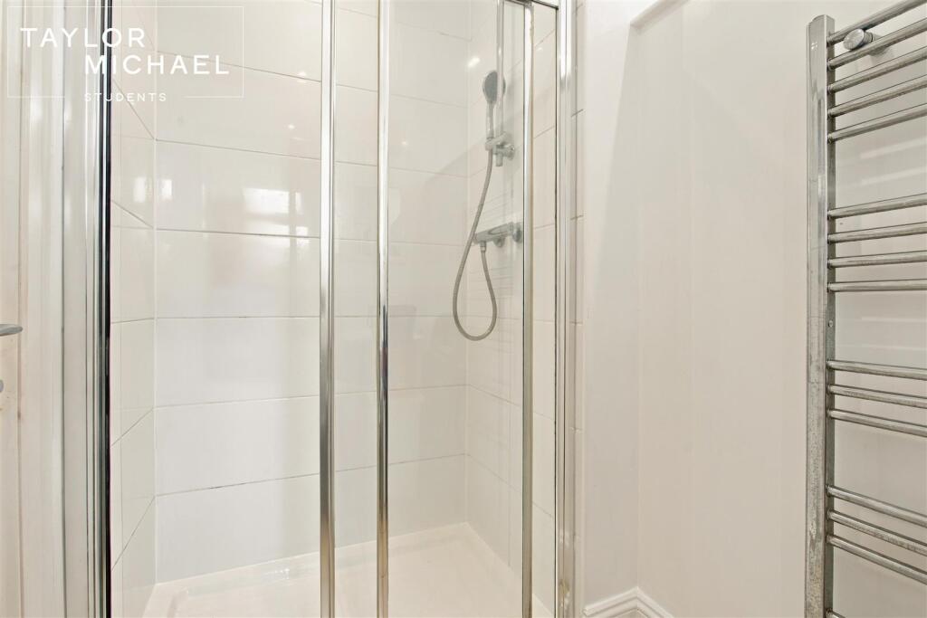 6 bedroom terraced house for rent