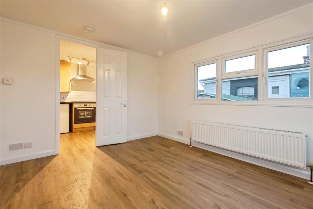 Three Star Park, Bedford Road, Lower Stondon, Henlow, SG16 - View 4