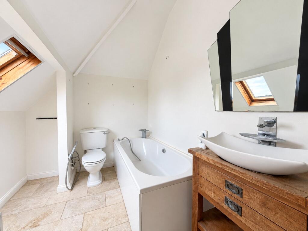 Apartment in Southend-on-Sea - View 4