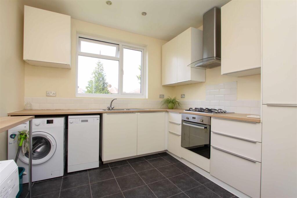 Imperial Close, Harrow, HA2 photo 3