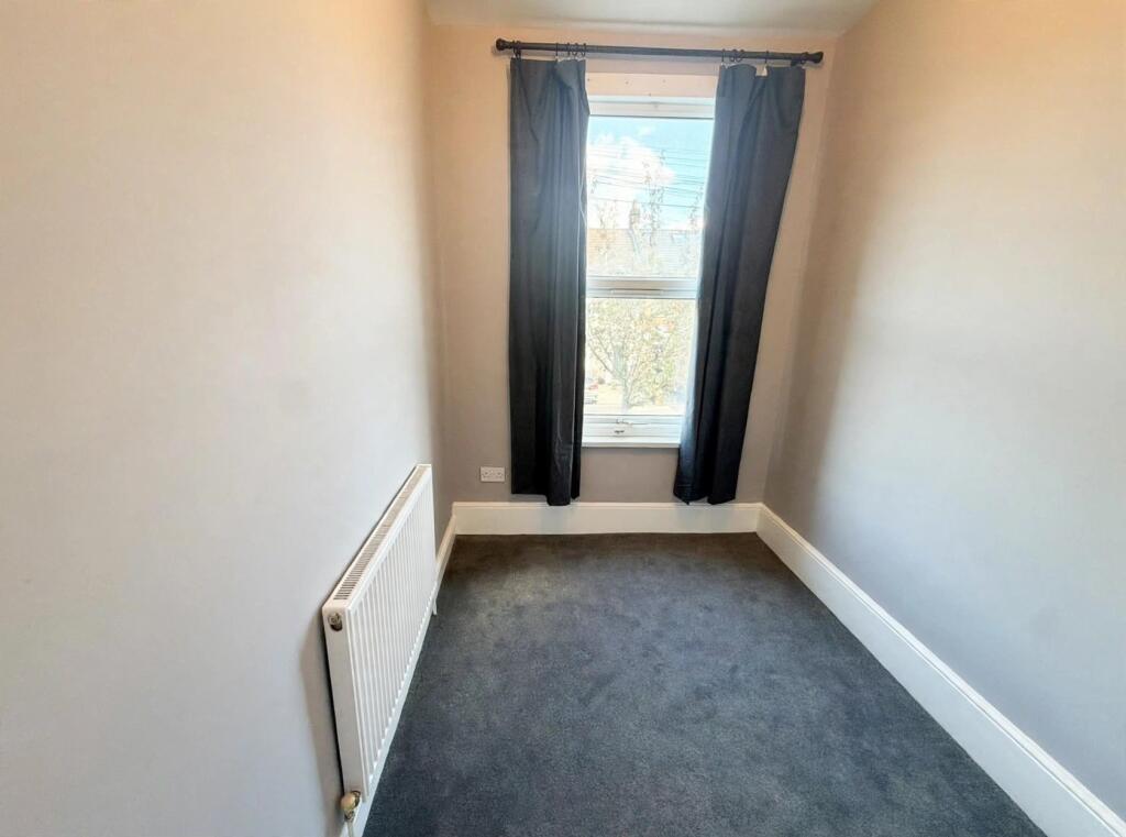 Apartment in Ilford - More