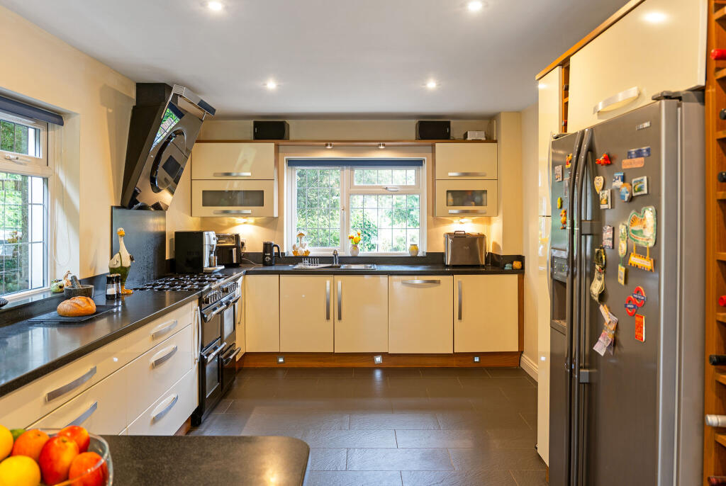Hale House Lane, Churt, Farnham, GU10 - View 5