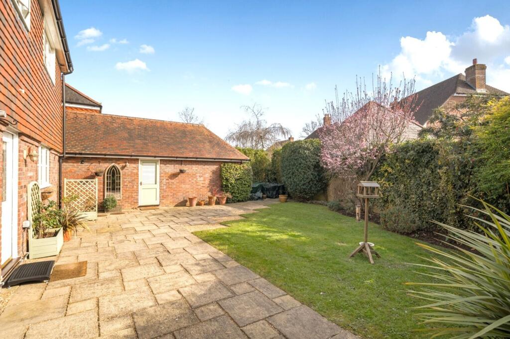 Barrow Close, Billingshurst, RH14 photo 4