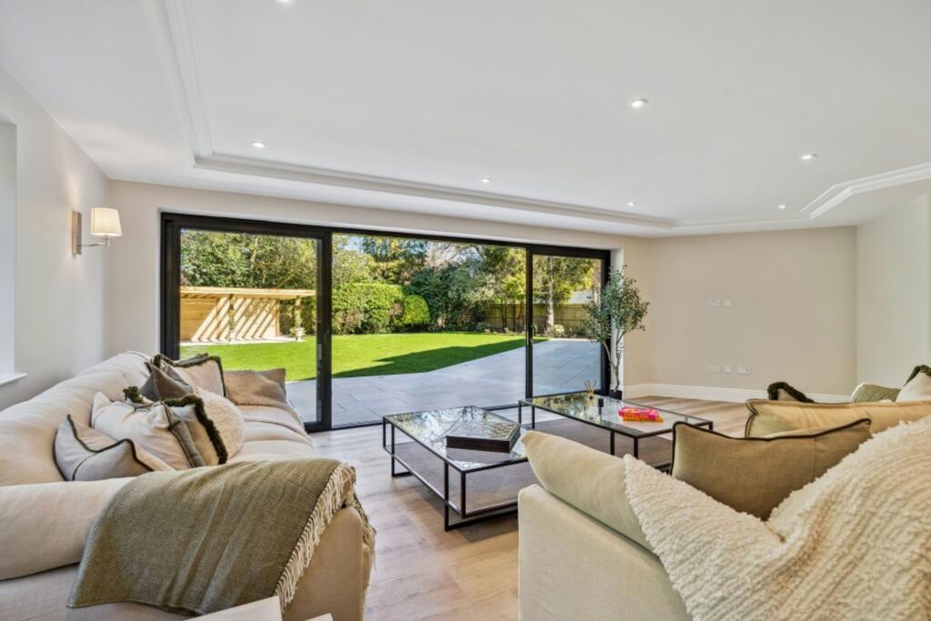 House in Slough - View 5