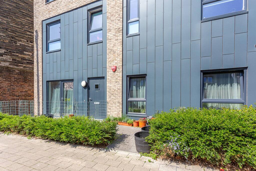 Main image of property: 28 Pillans Place, Leith, Edinburgh, EH6 7DQ