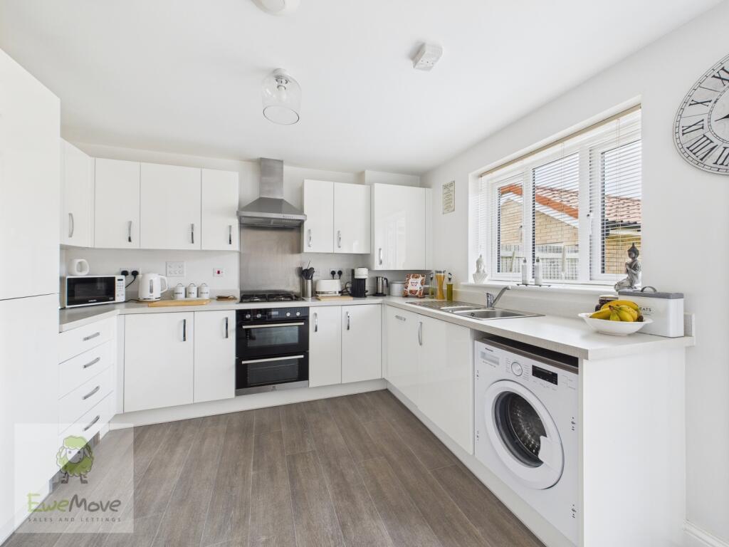 Songbird Crescent, Chattenden, Rochester, ME3 8GD photo 4