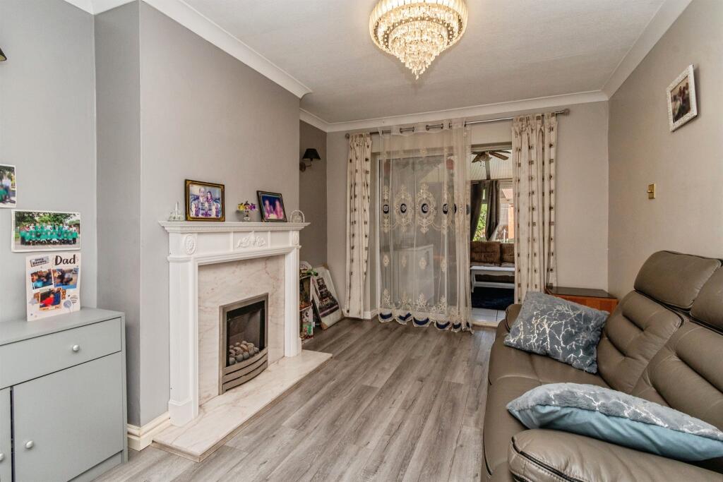 House in Wolverhampton, Claregate, Stockwell End - More