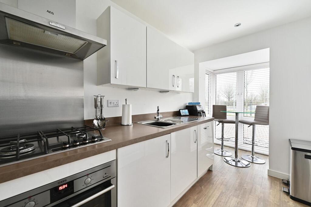 House in Basingstoke and Deane, The Fairways, Kempshott Park - View 2