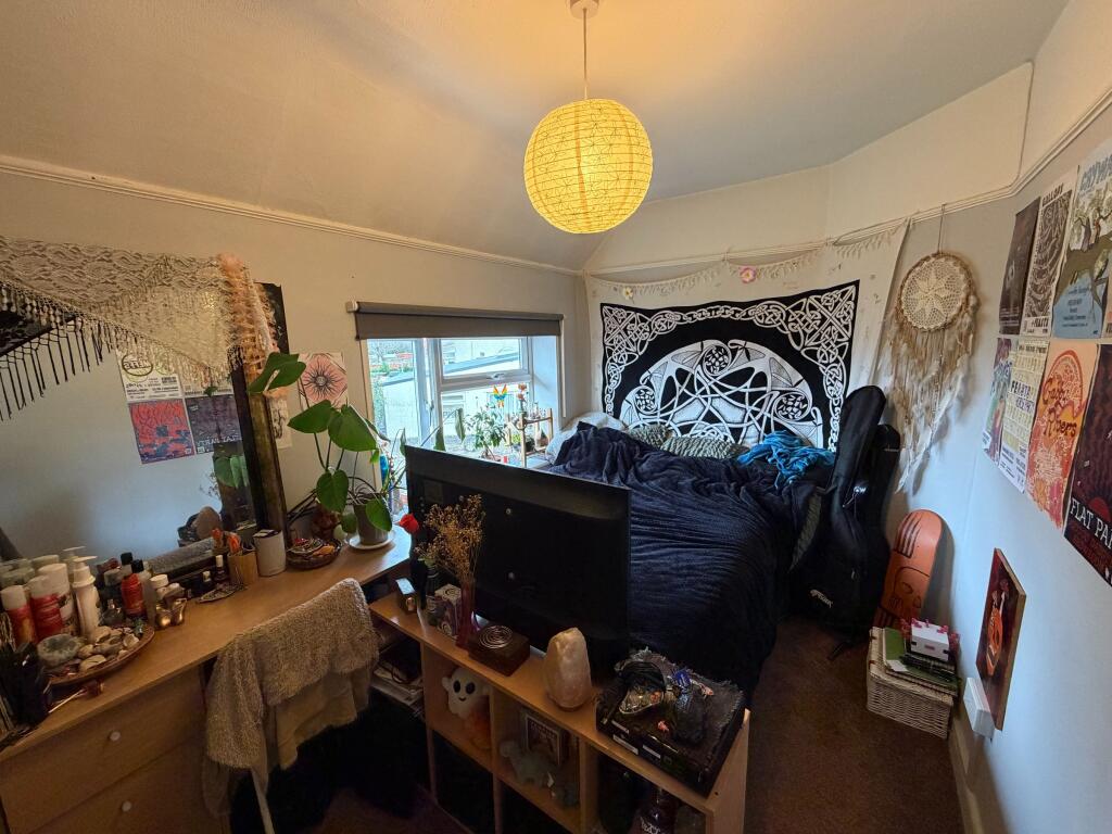 5 bedroom terraced house for rent