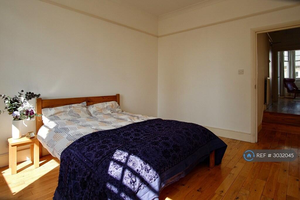 Apartment in London - More