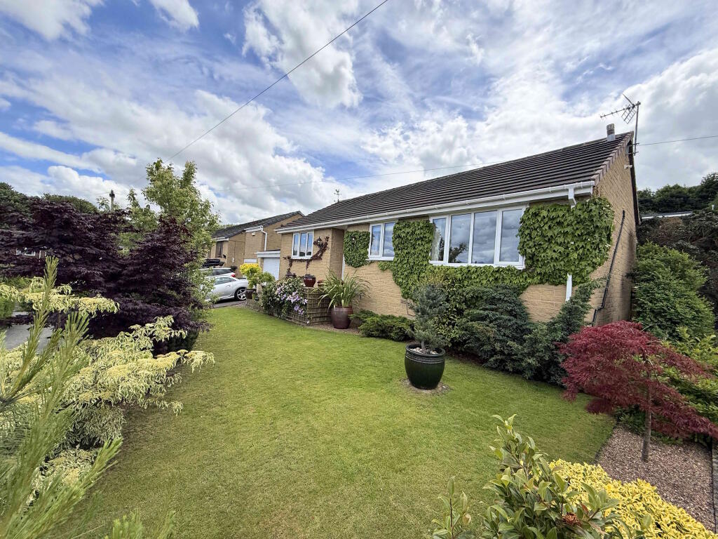 Main image of property: 17 Dunce Park Close, Elland, HX5 0PF