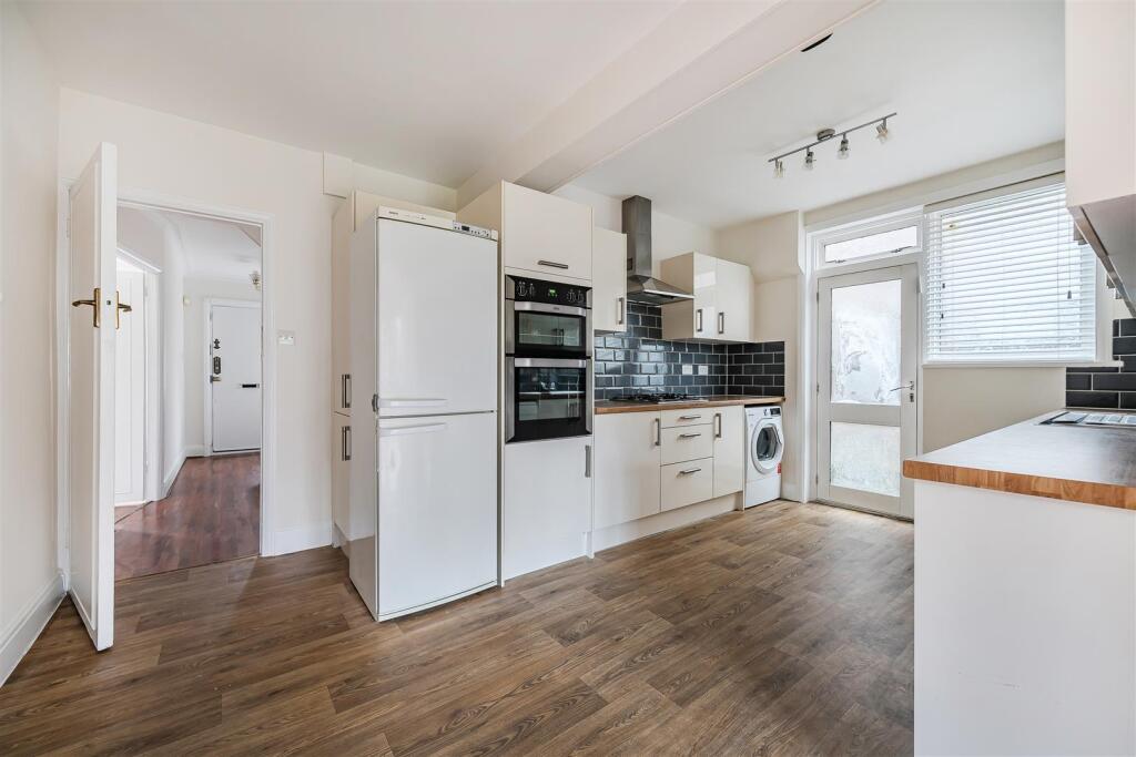 House in London - View 3