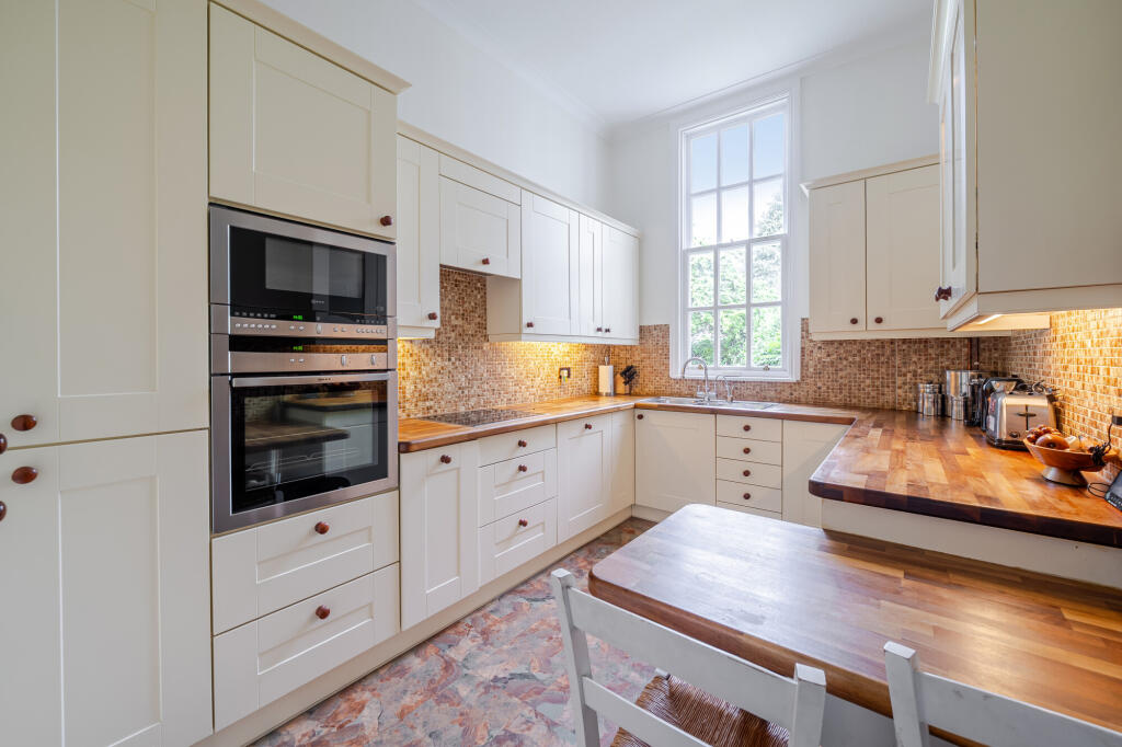 Highfield Hall, St. Albans, AL4 - View 3
