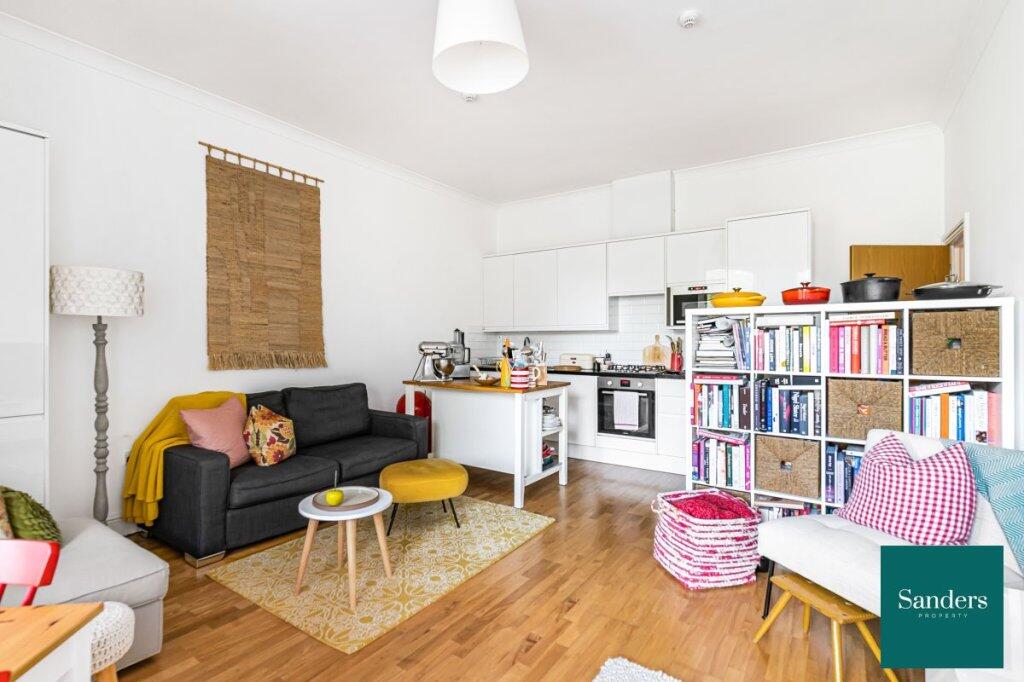 Apartment in London, Taverner Square, Highbury - View 4
