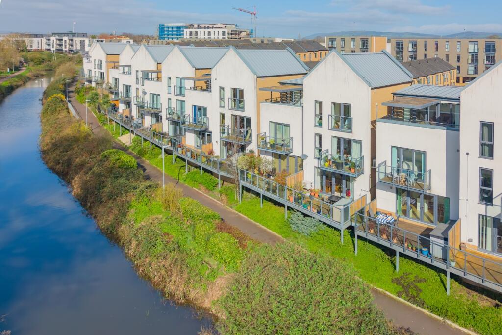 Main image of property: 89 Firepool View, Taunton