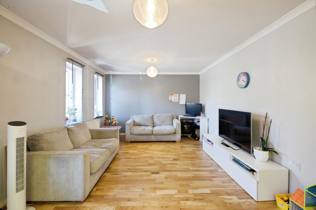 Apartment in Romford - View 5
